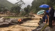 Trưởng Công an xã hi sinh khi giúp dân chống lũ 