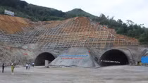 Thông hầm đường bộ Cù Mông
