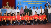Xạ thủ Hoàng Xuân Vinh cùng vợ vinh quy bái tổ