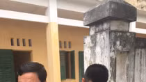 Đốt nhà hàng xóm vì... ghét