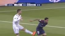 Ronaldo chơi xấu, bỏ bóng đá người