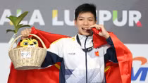 Kình ngư 15 tuổi phá kỷ lục SEA Games