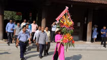 Đoàn đại biểu Công an CHDCND Lào dâng hương tại khu di tích Kim Liên