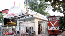 Ga Long Biên "trăm tuổi" thay áo mới đẹp đến ngỡ ngàng