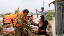 Công an Quảng Bình gồng mình cùng dân chống lũ