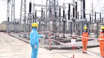 Thợ điện trong tâm dịch COVID-19