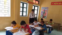 Nữ giáo viên "cắm bản" nơi rốn lũ đi qua