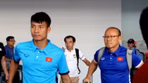 Đội tuyển Việt Nam có mặt tại Vientiane, làm quen với sân tập