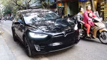 Chiếc SUV "siêu hiếm" bất ngờ dạo phố tại Hà Nội