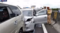 Ô tô tông liên hoàn, giao thông ùn ứ kéo dài trên cao tốc TP HCM – Trung Lương