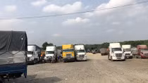 Cần xử lý các bãi xe container “chui” ở Bình Dương