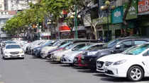 Lùi thời điểm đấu thầu cung cấp công nghệ quản lý, thu phí đậu xe ôtô dưới lòng đường
