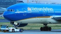 Máy bay Vietnam Airlines gặp trục trặc tại Vinh, có thể do phi công hạ cánh trượt đường băng