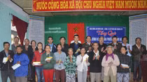 Mang hương xuân đến với đồng bào nghèo Cẩm Nam