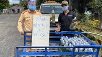 Công an tỉnh Gia Lai hỗ trợ người dân trở về từ vùng dịch