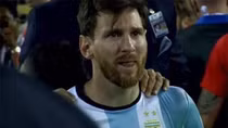 Đừng khóc nhé Messi!