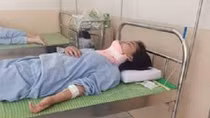 Nữ sinh lớp 8 bị bạn đánh chấn thương đốt sống cổ