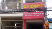Để thang chạm vào điện, 3 công nhân bỏng nặng