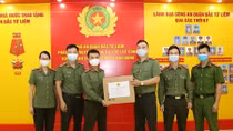 Trao tặng trang thiết bị y tế cho Công an quận Bắc Từ Liêm
