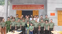 Trao nhà tình nghĩa cho cán bộ Cục An ninh Tây Bắc