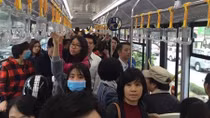 Hết miễn phí, buýt nhanh BRT vẫn hút khách