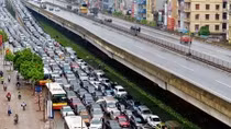 Ôtô cá nhân tại Hà Nội và TP Hồ Chí Minh tăng gấp 3 lần vào năm 2025