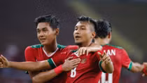 Đại thắng Philippines, Indonesia áp sát Việt Nam