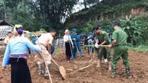 Giúp dân ổn định cuộc sống trên vùng "đất dữ"