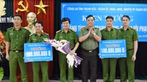 Trao thưởng cho Công an TP Thanh Hóa về thành tích đấu tranh phòng, chống tội phạm