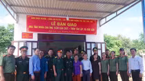 Trao nhà tình nghĩa cho cựu chiến binh nghèo