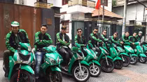 Sinh viên, cử nhân đổ xô đi chạy xe ôm: Lỗi không của riêng ai 