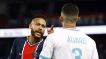Cận cảnh màn "tỷ võ" của Neymar trong trận đấu với Marseille