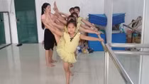 Cô giáo 8x đam mê với câu lạc bộ múa