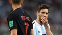 Argentina thảm bại, Messi bị ví với cừu