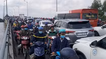 Cao tốc TPHCM - Trung Lương tắc nghẽn nhiều giờ