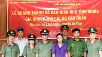 Trao tặng nhà tình nghĩa cho cán bộ Công an tỉnh Quảng Bình