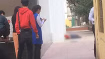Giảng viên người Mỹ nhảy từ tầng 5 Học viện Ngân hàng tự tử