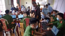 Làm tăng ca, tăng giờ để đưa chiến dịch cấp CCCD về đích đúng hạn