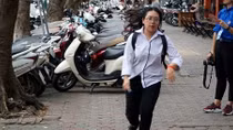 Sĩ tử hớt hải vào trường thi