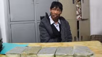 Bị phát hiện vận chuyển 10 bánh heroin, lao xe vào tổ công tác 