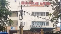 Cấm 2 điều dưỡng BV Nhi Nam Định đi khỏi nơi cơ trú