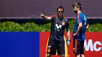 Tây Ban Nha "trảm tướng" trước ngày World Cup mở màn