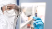 Vaccine là phương án tốt nhất “xóa sổ” COVID-19