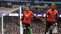 Bị Man Utd lội ngược dòng, Man City lùi ngày đăng quang