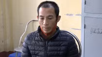 Trưởng CA phường khóa tay kẻ cầm dao khống chế Chủ tịch UBND phường
