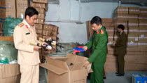 Bắt giữ 3 ô tô vận chuyển hàng lậu trên tuyến Hà Nội- Lào Cai