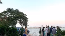 Thi thể cô gái trẻ nổi trên mặt hồ Tây