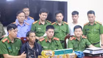  Mật phục trong rừng đêm bắt đối tượng vận chuyển trái phép 7kg ma túy đá