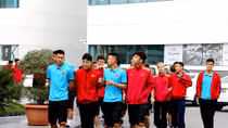 Đội tuyển Việt Nam tập nhẹ trước khách sạn tại Qatar