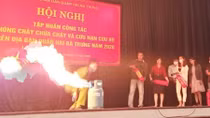 Hàng trăm người dân nâng cao kỹ năng chữa cháy, thoát nạn